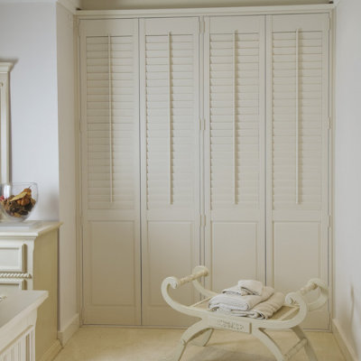 Hotel wardrobe shutters